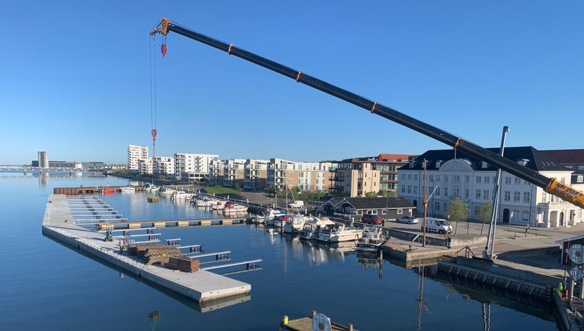 NSS blev i vinteren 2025 og fårår2026 bygget om med store flydebroer